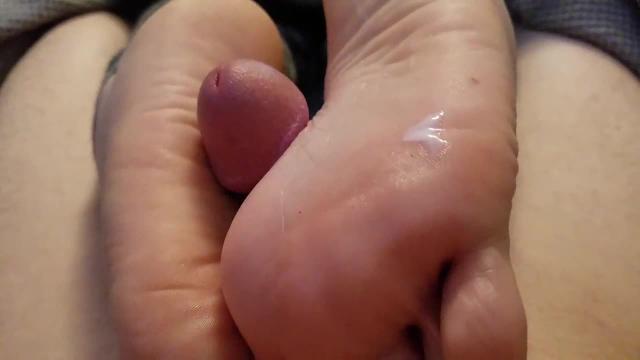 Footjob with lotion from girlfriend